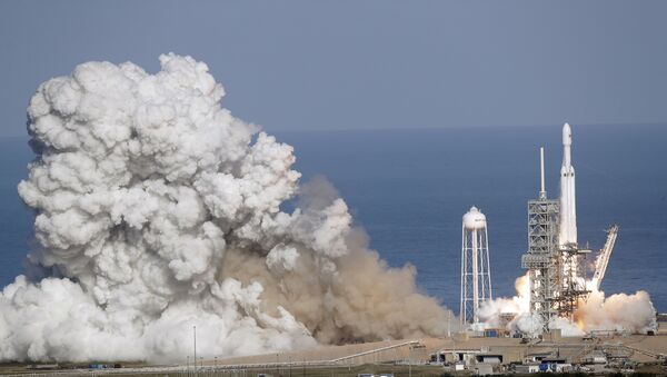 Start der neuen Großrakete „Falcon Heavy vom Weltraumbahnhof in Cape Canaveral in Florida - Sputnik Afrique