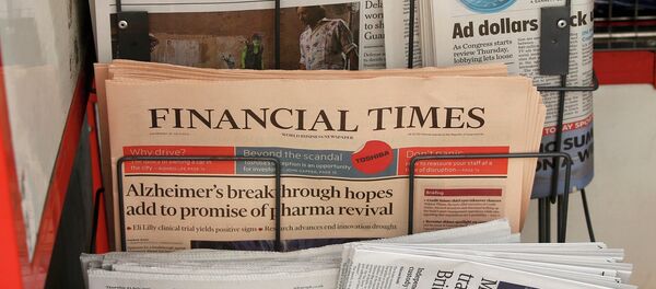 Copies of the Financial Times newspaper sit in a rack at a newsstand in London, Britain July 23, 2015 - Sputnik Afrique