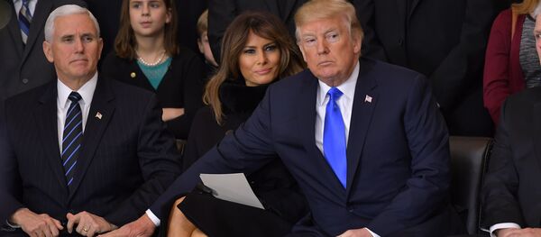 Donald Trump, Pence, Melania Donald Trump, Pence, Melania - Sputnik Afrique