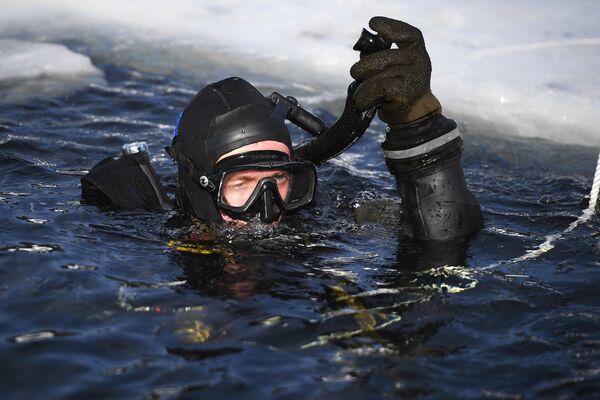 Entraînement au combat des plongeurs de la force spéciale de la Garde nationale russe - Sputnik Afrique