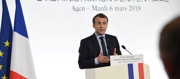 French President Emmanuel Macron speaks at the prison guard school (Ecole Nationale d'Administration Penitentiaire - ENAP) during a visit in Agen, France, March 6, 2018. - Sputnik Afrique