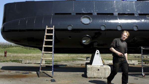 This April 30, 2008 file photo, shows a submarine and its owner Peter Madsen. - Sputnik Afrique