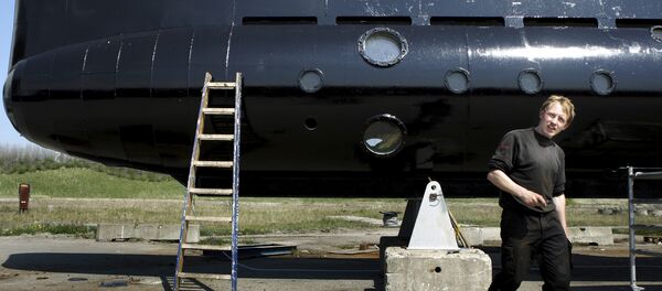 This April 30, 2008 file photo, shows a submarine and its owner Peter Madsen. - Sputnik Afrique