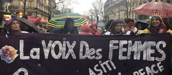 8 mars: une manifestation contre la discrimination des femmes à Paris - Sputnik Afrique