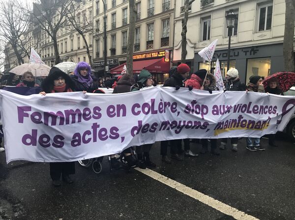 8 mars: une manifestation contre la discrimination des femmes à Paris 8 mars: une manifestation contre la discrimination des femmes à Paris - Sputnik Afrique