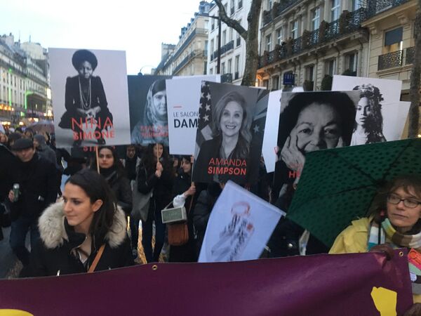 8 mars: une manifestation contre la discrimination des femmes à Paris 8 mars: une manifestation contre la discrimination des femmes à Paris - Sputnik Afrique