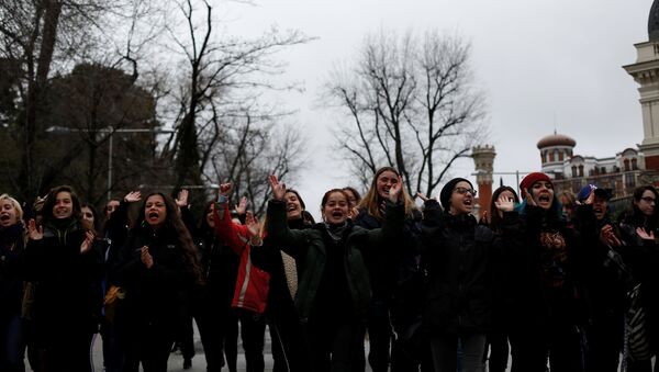 Une manifestation organisée à Madrid pendant la grève féministe générale en Espagne, 8 mars 2018 - Sputnik Afrique