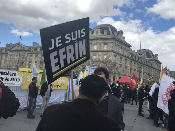 Une manifestation contre l'opération turque à Afrine organisée à Paris le 11 mars 2018 - Sputnik Afrique