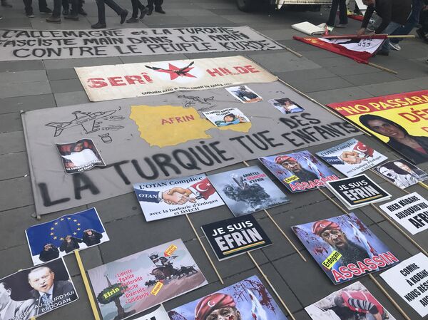 Une manifestation contre l'opération turque à Afrine organisée à Paris le 11 mars 2018 - Sputnik Afrique