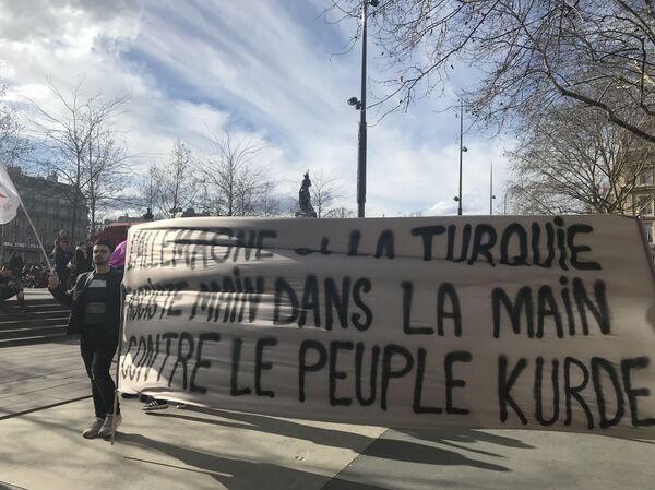 Une manifestation contre l'opération turque à Afrine organisée à Paris le 11 mars 2018  - Sputnik Afrique