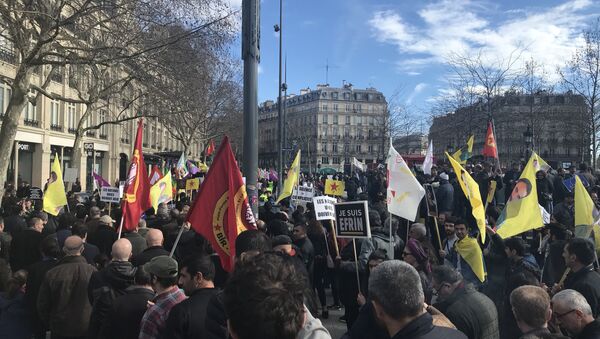 Une manifestation contre l'opération turque à Afrine organisée à Paris le 11 mars 2018 - Sputnik Afrique
