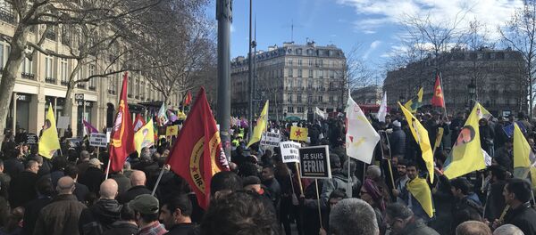 Une manifestation contre l'opération turque à Afrine organisée à Paris le 11 mars 2018 - Sputnik Afrique