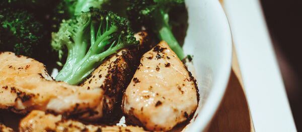 Poulet aux brocolis - Sputnik Afrique