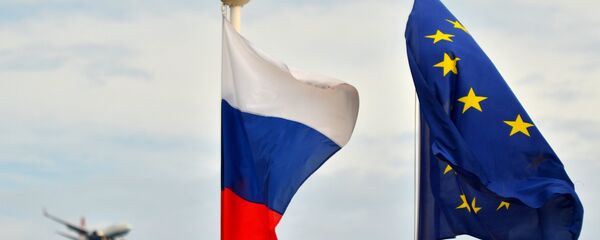 Les drapeaux de la Russie et de l'union européenne - Sputnik Afrique