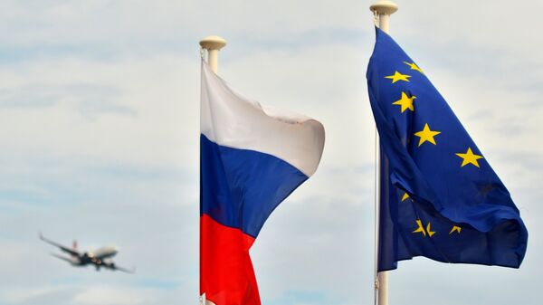 Drapeaux de la Russie et de l'Union Européenne - Sputnik Afrique