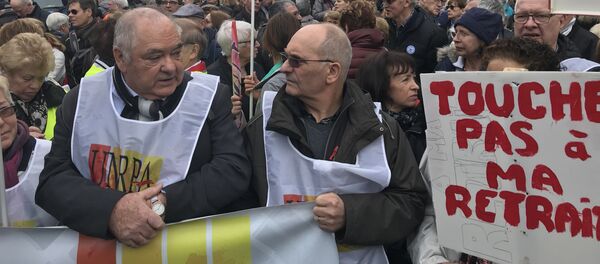 Manifestation des retraités avec la participation des cheminots en cours à Paris, 15 mars 2018 - Sputnik Afrique