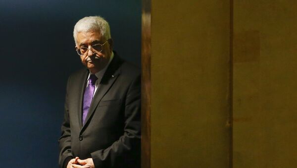 Palestinian President Mahmoud Abbas enters the hall to deliver his address during the 70th session of the United Nations General Assembly at the U.N. headquarters in New York, September 30, 2015 - Sputnik Afrique