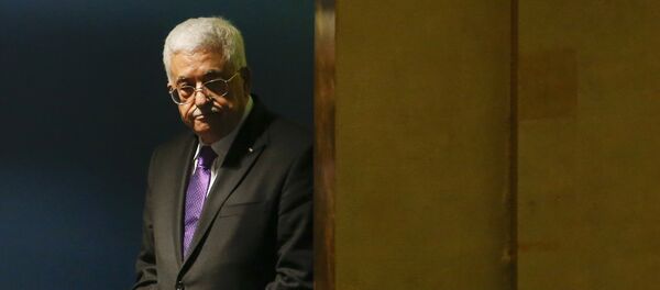 Palestinian President Mahmoud Abbas enters the hall to deliver his address during the 70th session of the United Nations General Assembly at the U.N. headquarters in New York, September 30, 2015 - Sputnik Afrique