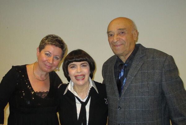 Mireille Mathieu en compagnie de Vladimir et Elena Etush Mireille Mathieu en compagnie de Vladimir et Elena Etush - Sputnik Afrique