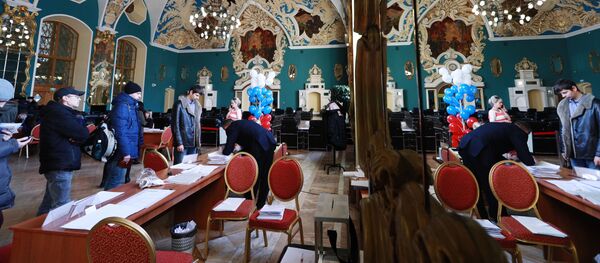 Bureau de vote à Moscou - Sputnik Afrique