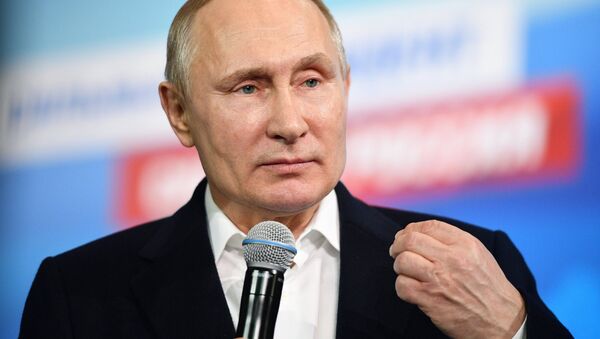 Vladimir Poutine dans son QG électoral - Sputnik Afrique