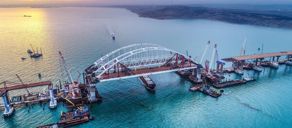Le pont de Crimée en chantier dans le détroit de Kertch - Sputnik Afrique