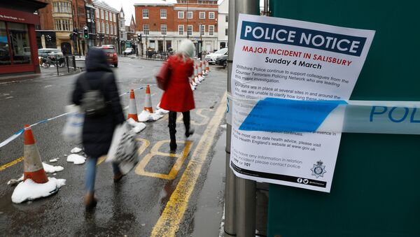A police notice is attached to screening surrounding a restaurant which was visited by former Russian intelligence officer Sergei Skripal and his daughter Yulia before they were found on a park bench after being poisoned in Salisbury, Britain, March 19, 2018. - Sputnik Afrique