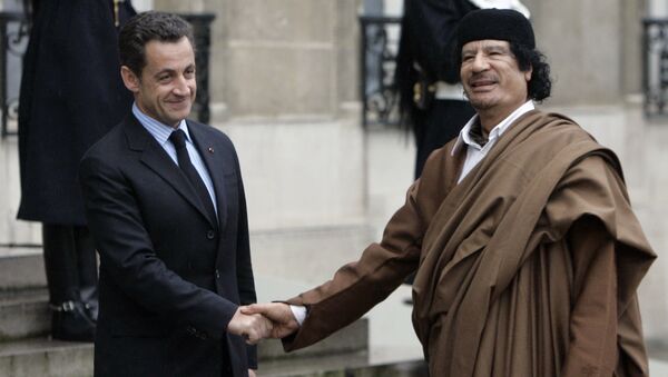 Nicolas Sarkozy et Mouammar Kadhafi - Sputnik Afrique