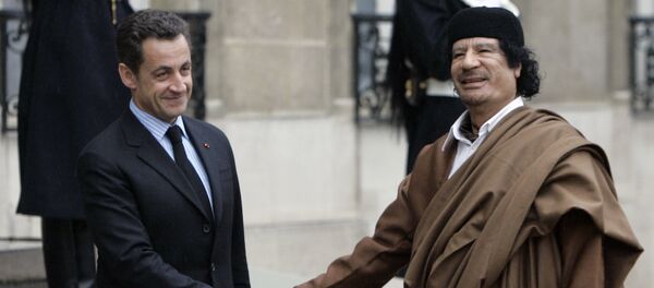 les présidents Nicolas Sarkozy et Mouammar Kadhafi à l’Élysée - Sputnik Afrique