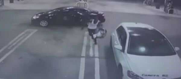 Un «gentil» délinquant a volé une voiture avec un bébé… - Sputnik Afrique