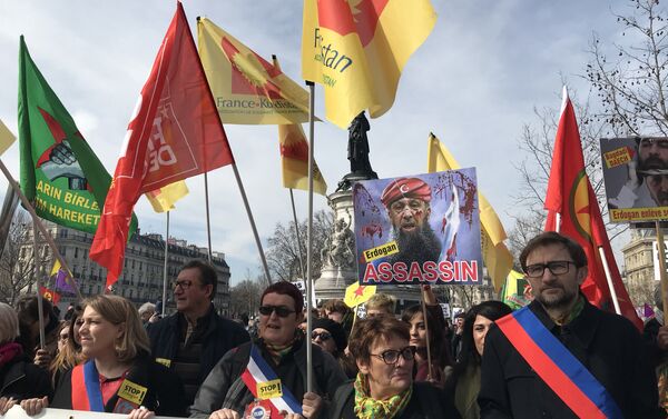 Manifestation en soutien aux Kurdes d’Afrine à Paris, le 24 mars 2018 - Sputnik Afrique