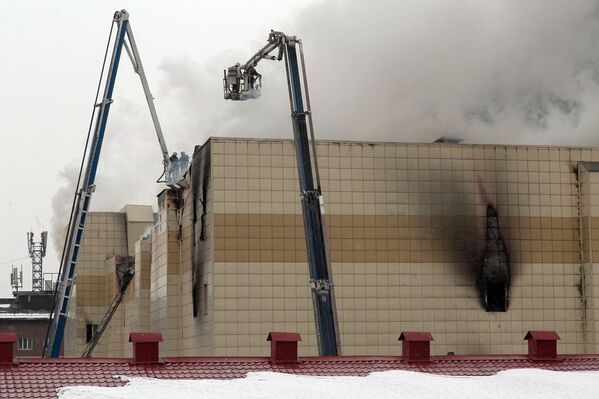 Terrible incendie dans un centre commercial en Sibérie - Sputnik Afrique