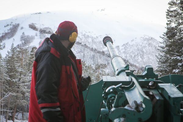 Les «dompteurs» des neiges du détachement de secours en montagne de l’Elbrouz - Sputnik Afrique