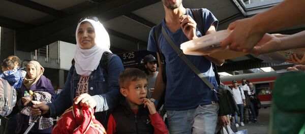 Des réfugiés syriens à la gare de Munich - Sputnik Afrique