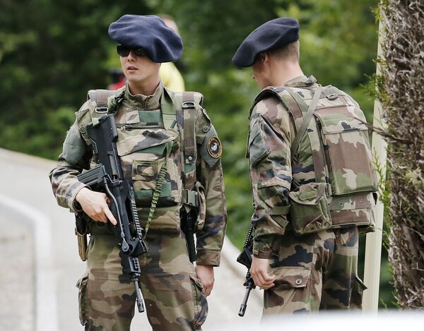 Communautarisme, radicalisme: l’armée française est-elle aussi vulnérable que la police? Communautarisme, radicalisme: l’armée française est-elle aussi vulnérable que la police? - Sputnik Afrique