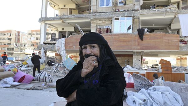 Une survivante au séisme en Iran (archives photo) - Sputnik Afrique