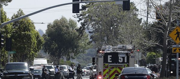 La police près du bureau de YouTube à San Bruno, en Californie La police près du bureau de YouTube à San Bruno, en Californie - Sputnik Afrique