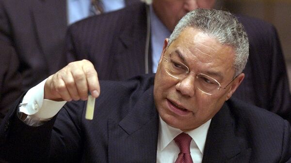 Colin Powell présente une fiole censée contenir de l'anthrax au Conseil de sécurité de lOnu - Sputnik Afrique
