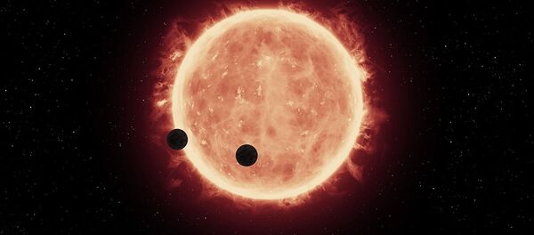 Vue d'artiste des planètes TRAPPIST-1b et TRAPPIST-1c sur fond d'une naine rouge - Sputnik Afrique