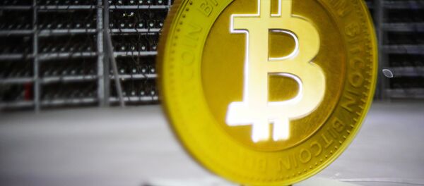 Стеллажи с фермами для майнинга криптовалют - Sputnik Afrique