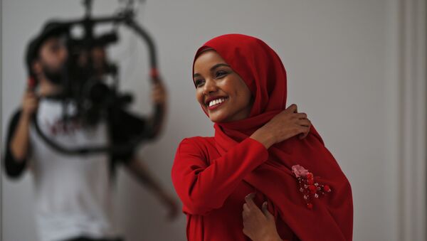 Halima Aden, a hijab wearing model from the United States - Sputnik Afrique