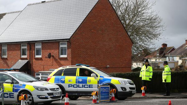 Police officers guard the cordoned off area around the home of former Russian intelligence officer Sergei Skripal in Salisbury, Britain, April 3, 2018 - Sputnik Afrique