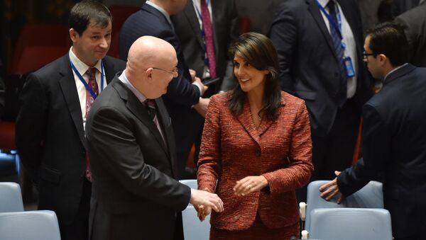 US ambassador to the United Nations, Nikki Haley shakes hands with Russian Ambassador to the United Nations Vassily Nebenzia during a UN Security Council meeting, at United Nations Headquarters in New York, on April 10, 2018 Russia on Tuesday vetoed a US-drafted United Nations Security Council resolution that would have set up an investigation into chemical weapons use in Syria following the alleged toxic gas attack in Douma. - Sputnik Afrique