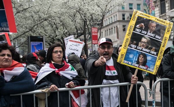 Manifestation de protestation contre les attaques sur la Syrie à New York - Sputnik Afrique