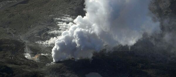 An aerial view shows Io Yama erupting in Miyazaki prefecture, on the southwest island of Kyushu, Japan, in this photo taken by Kyodo April19, 2018. - Sputnik Afrique