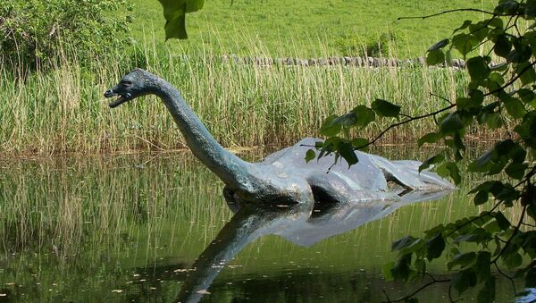 In this June 2006 file photo a model monster replica of the legendary sea serpent of Loch Ness, Nessie, provides a photo op for visitors in Drumnadrochit, Scotland - Sputnik Afrique
