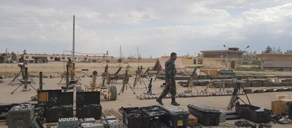 un important stock d'armes remis aux autorités de Qalamoun Est par des radicaux - Sputnik Afrique