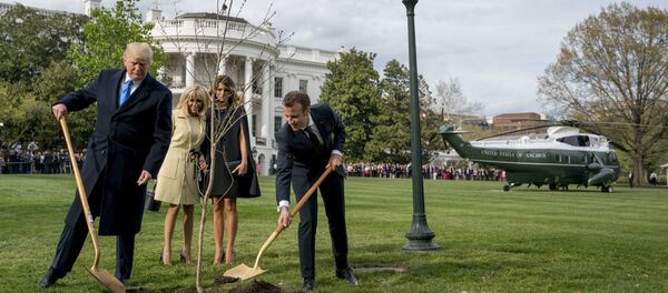 Melania Trump, Brigitte Macron, Donald Trump et Emmanuel Macron - Sputnik Afrique