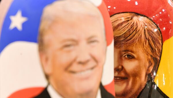 Matrjoschkas mit Donald Trump und Angela Merkel - Sputnik Afrique