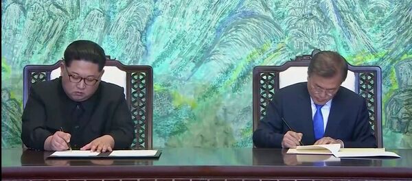 Rencontre entre les dirigeants des deux Corées Kim Jong-un et Moon Jae-in à Panmunjeom - Sputnik Afrique